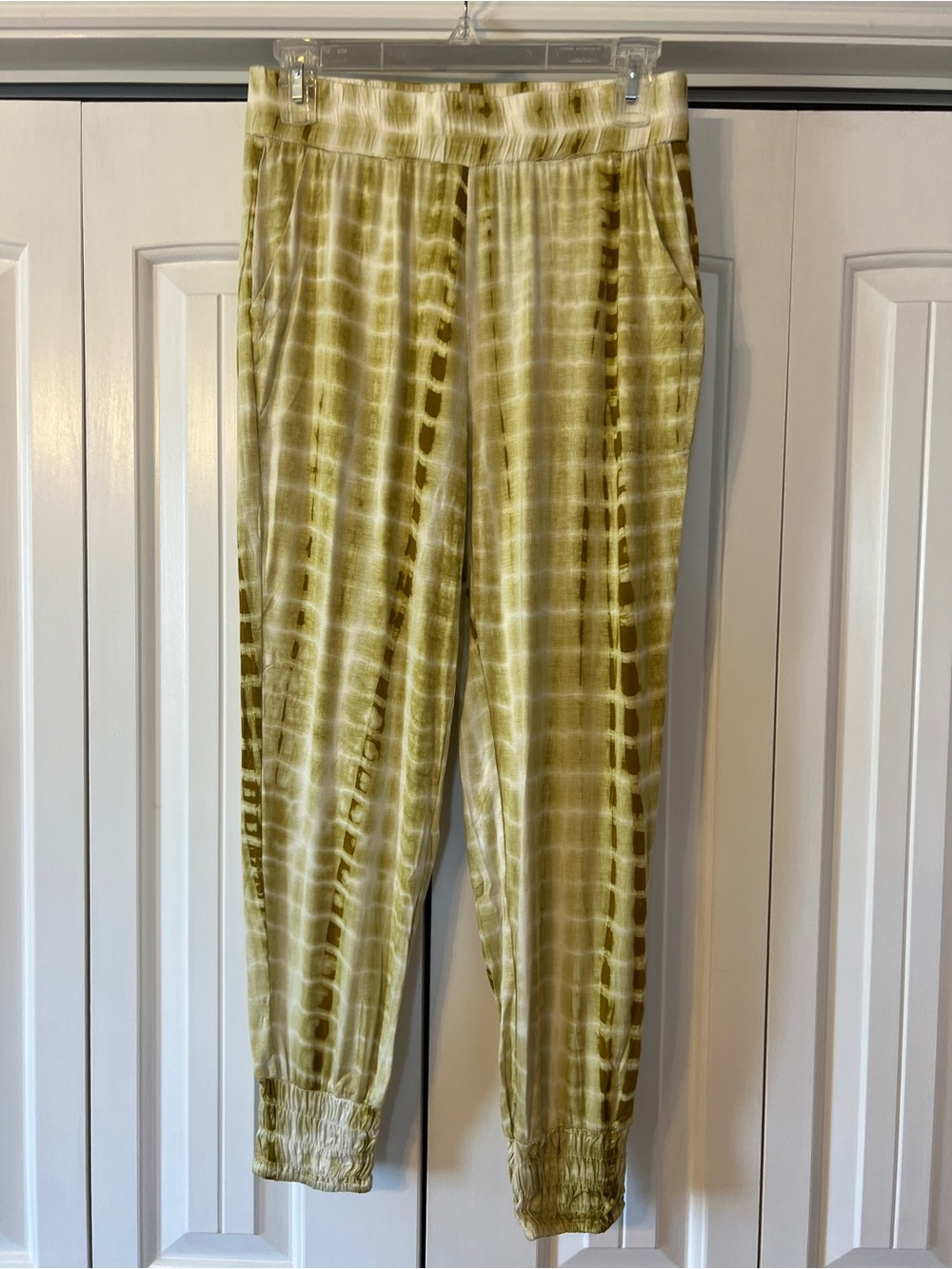 Umgee Jogger Pants in Olive Green and Cream